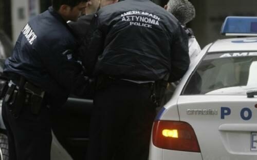 Kόρινθος: Κυκλοφορούσαν αρματωμένοι και με ναρκωτικά
