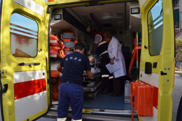 Καλαμάτα: Εργαζόμενοι εισέπνευσαν καυστικό υγρό και βρέθηκαν στο νοσοκομείο