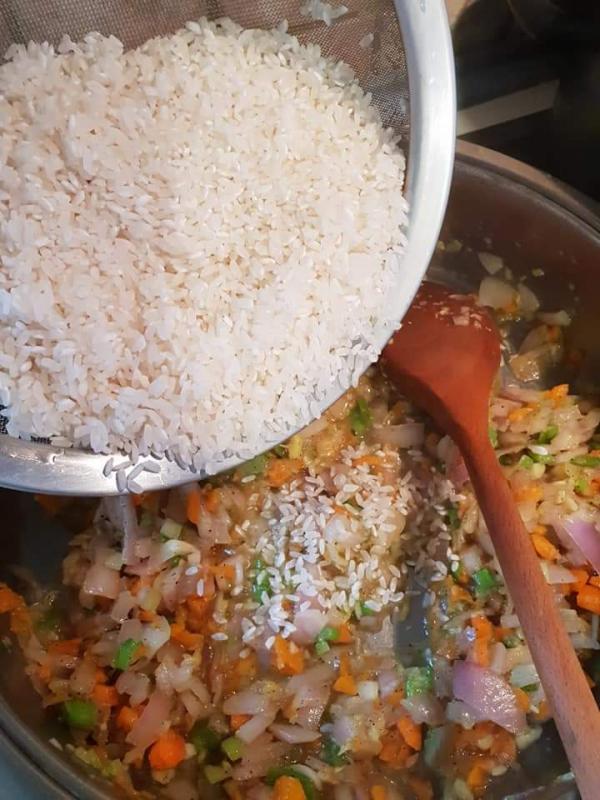 προσθέτουμε το ρύζι