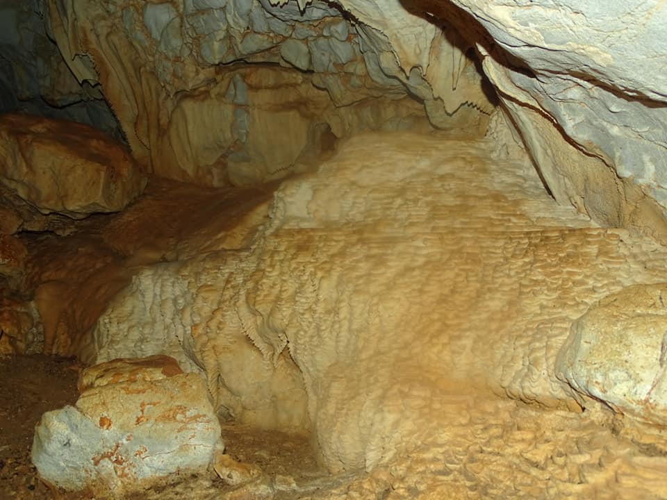 Εντυπωσιακές εικόνες από ένα άγνωστο σπήλαιο κάπου στην Επίδαυρο
