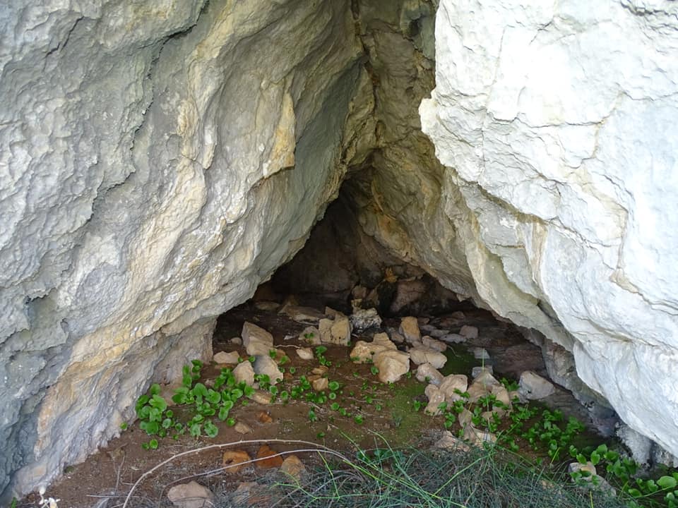 Μοναδικές εικόνες από ένα άγνωστο σπήλαιο κάπου στην Επίδαυρο