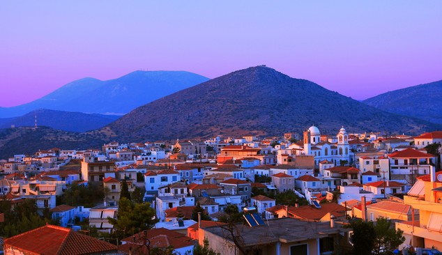 Καύσωνας: Καμίνι η Πελοπόννησος – Απίστευτα υψηλές θερμοκρασίες σε Γύθειο και Κρανίδι