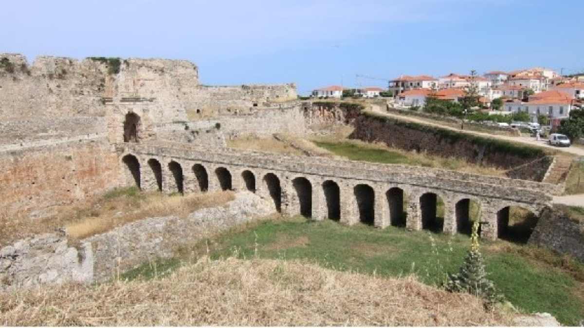 Μεθώνη: Ψάχνουν λύσεις για τη διάβρωση στο κάστρο και την παράκτια ζώνη