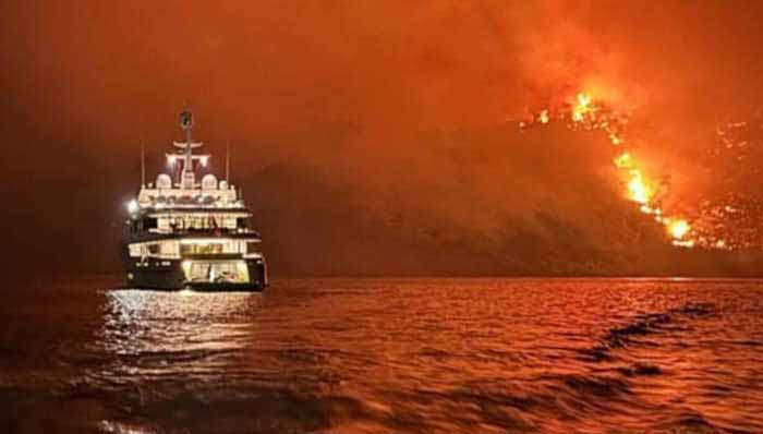 Ύδρα: Φωτιά από σκάφος που πετούσε βεγγαλικά – Καίγεται το μοναδικό πευκοδάσος του νησιού