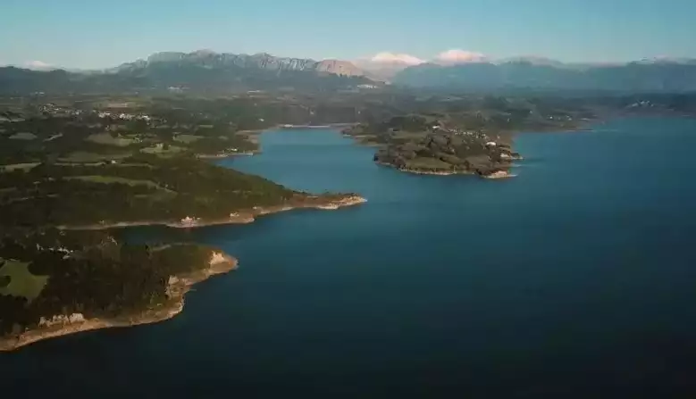 Η μεγαλύτερη λίμνη της Πελοποννήσου που για να φτιαχτεί άδειασαν 4 οικισμοί