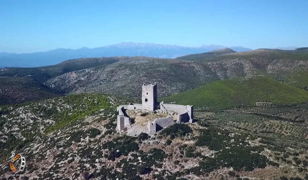Το κομβικό κάστρο του Πάρνωνα σε σχήμα τραπεζίου που ελάχιστοι γνωρίζουν