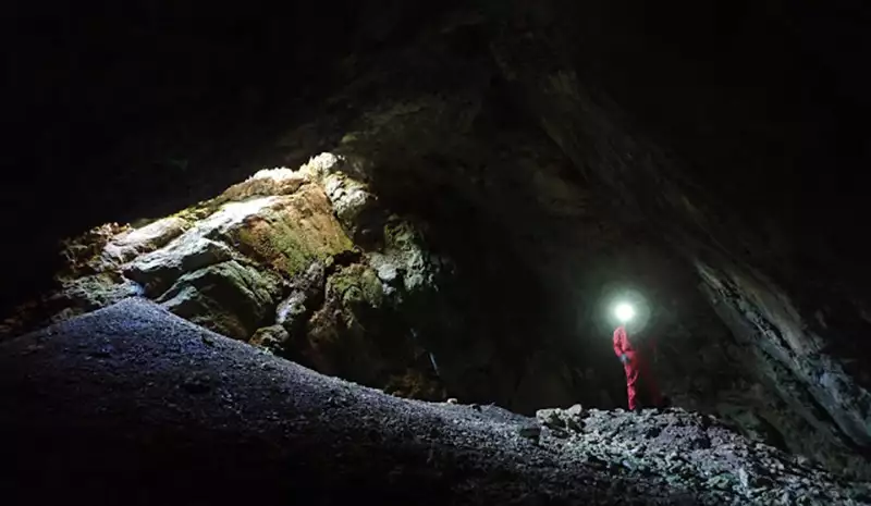 Ένα ορεινό σπήλαιο για λίγους στην Αργολίδα