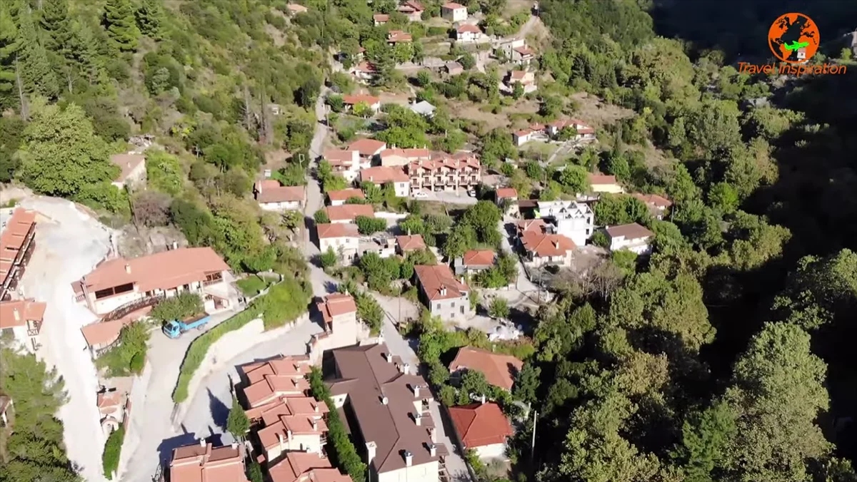 Το γοητευτικό χωριουδάκι της Πελοποννήσου στα βάθη ενός καταπράσινου φαραγγιού