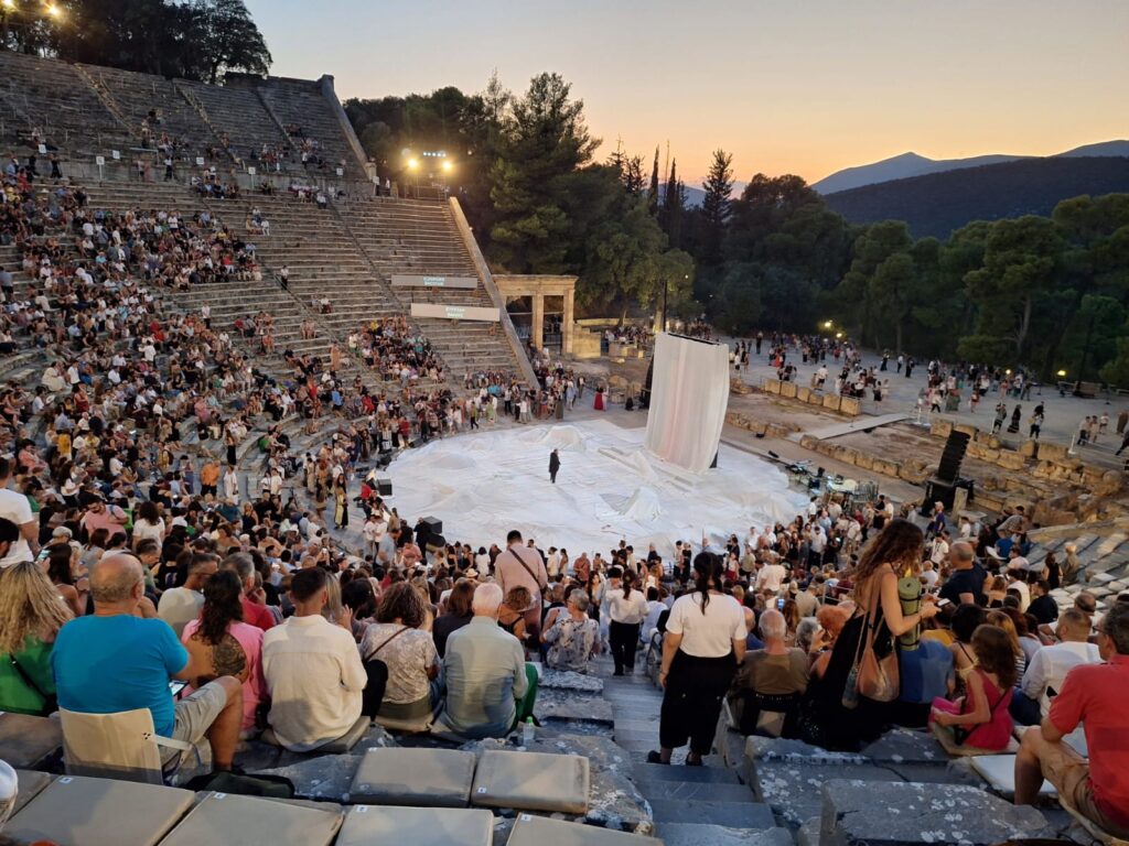 androulakis maniatis arxaio theatro epidaurou (1)