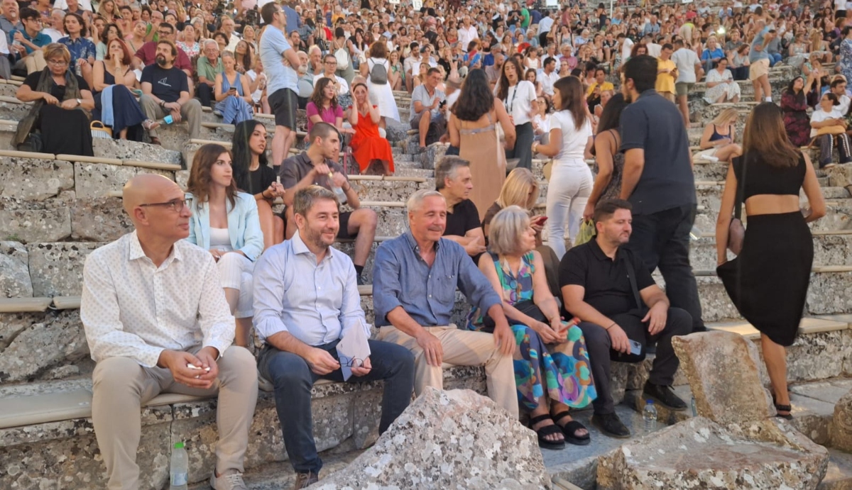 Ανδρουλάκης και Μανιάτης στο Αρχαίο Θέατρο Επιδαύρου για τις Βάκχες