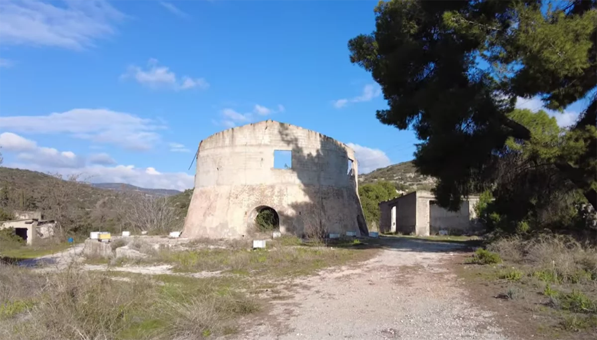 Το άλλοτε εργοστάσιο ασβεστοποιίας στα Δερβενάκια και η «Παλίρροια» στο Άργος