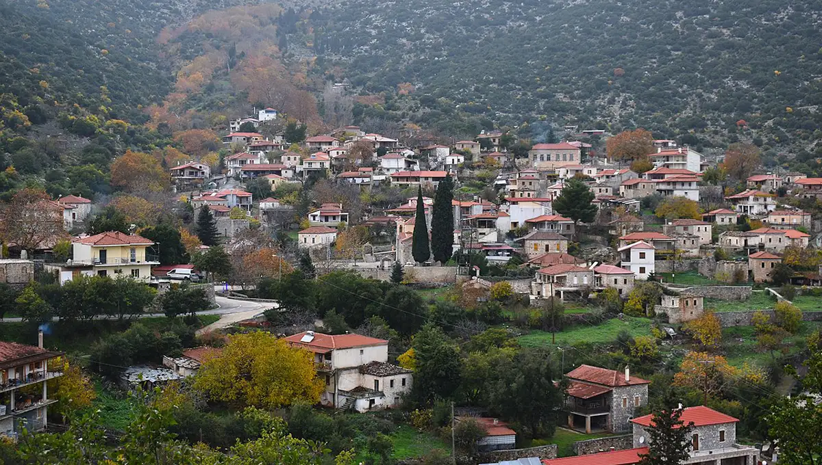 Καθαρίστηκαν σημαντικά τοπόσημα της Καρυάς και  του Αρτεμισίου