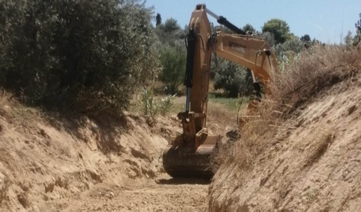 Το ρέμα της Κορίνθου που είχε να καθαριστεί εδώ και δεκαετίες