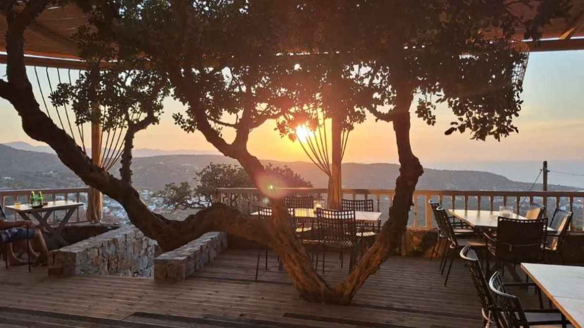 Cave Milatos Restaurant –  Café στην ανατολική Κρήτη