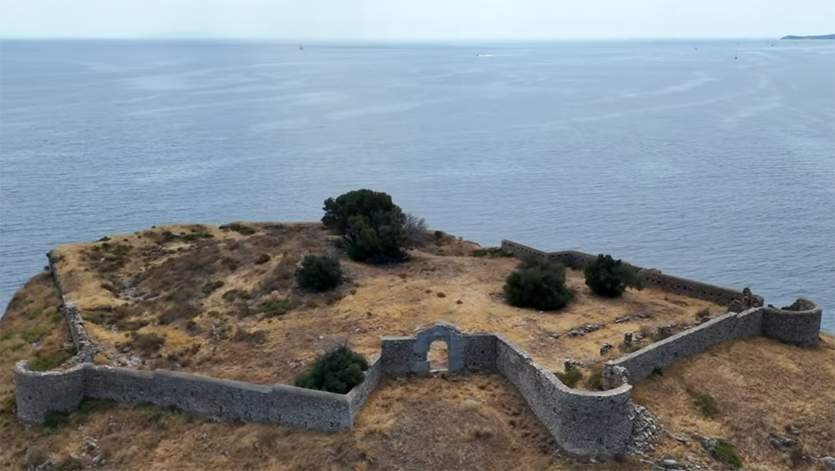 Το άγνωστο Μπούρτζι στον Πόρο που χτίστηκε από Βαυαρό φιλέλληνα