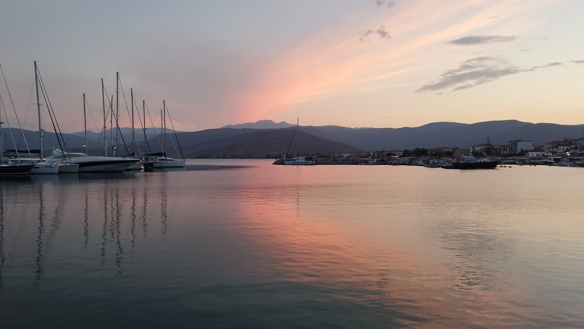 Βυθίστηκε σκάφος στον Άγιο Ανδρέα Κυνουρίας – Σώοι οι επιβαίνοντες