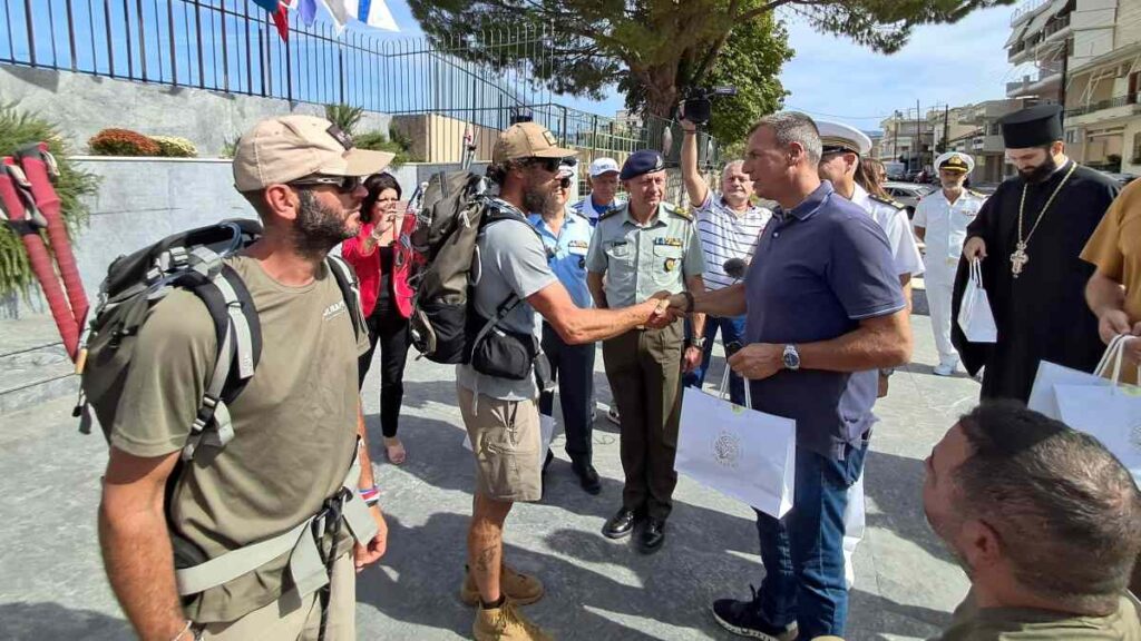 Βακαλόπουλος αναμνηστικά σε Γάλλους στρατιώτες