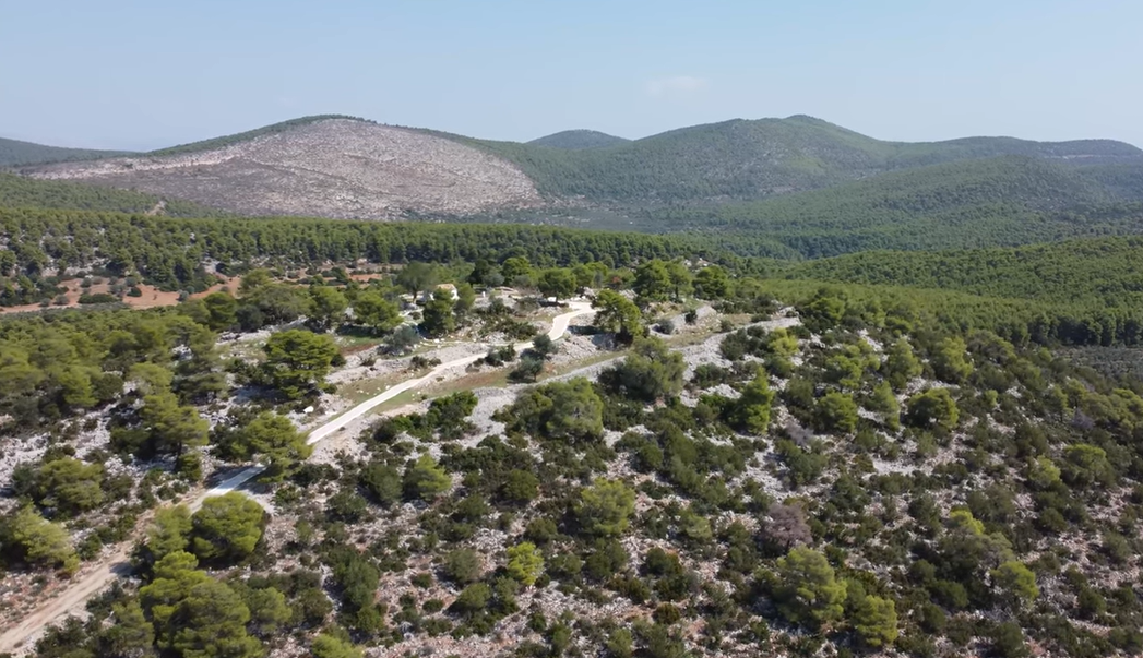 Το άγνωστο Κάστρο Λαρίσι: Μυστικά στη Σολυγεία Κορινθίας