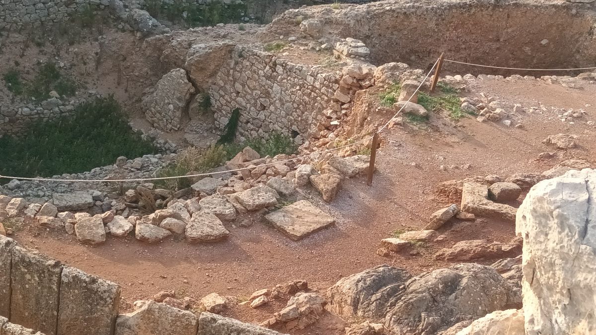 Μόνο ένας σεισμός λείπει να χαθούν οι Μυκήνες