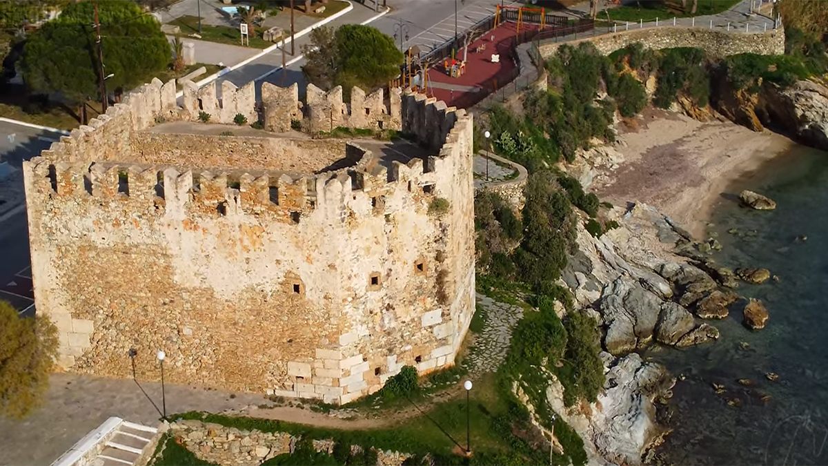 Το Μεσαιωνικό Μπούρτζι της Εύβοιας που δεν παύει να εντυπωσιάζει