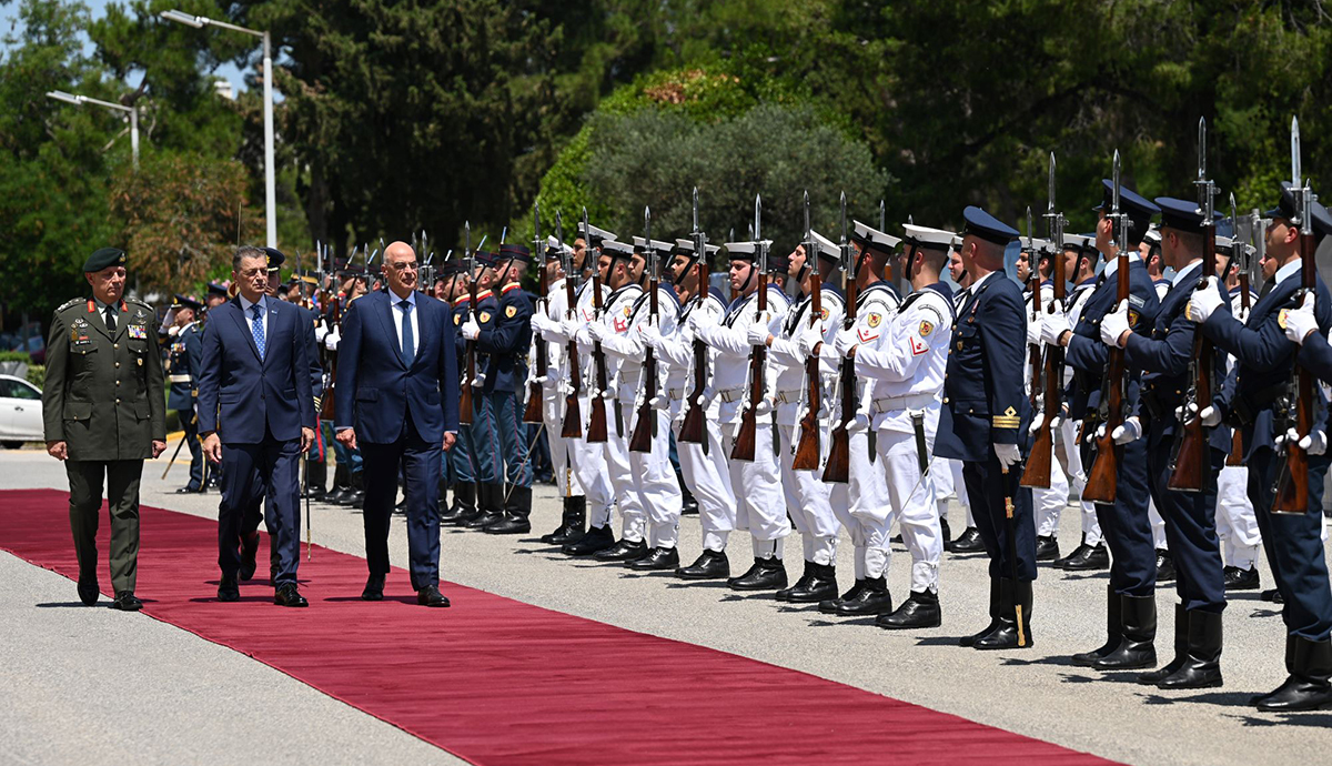 Δένδιας: Λουκέτο σε 137 στρατόπεδα – 130% πληρότητα στην Πελοπόννησο και 30% στον Έβρο