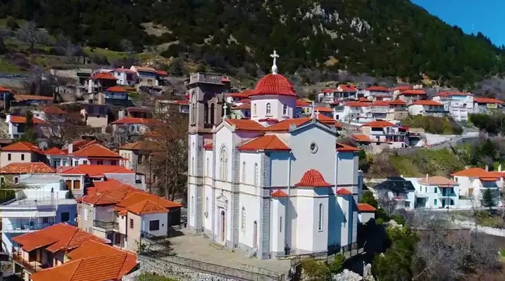 Η απόλυτη ηρεμία σε αυτό το χωριό που οφείλει το όνομα του στο θεό της Αρκαδίας