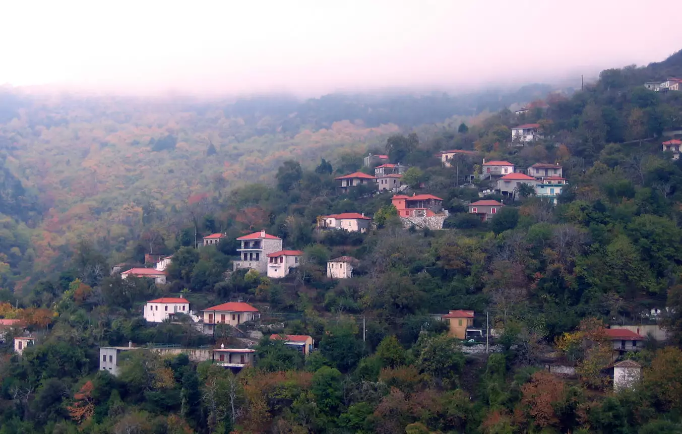 Άνω Δολιανά: Μοδάτος προορισμός για φυσιολάτρες με μαγευτική θέα και εκλεκτές γεύσεις