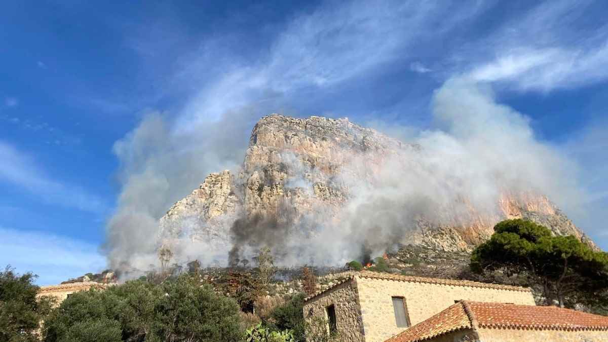 Έσβησε η φωτιά στο Κάστρο της Μονεμβασιάς – Συνελήφθη ο υπαίτιος