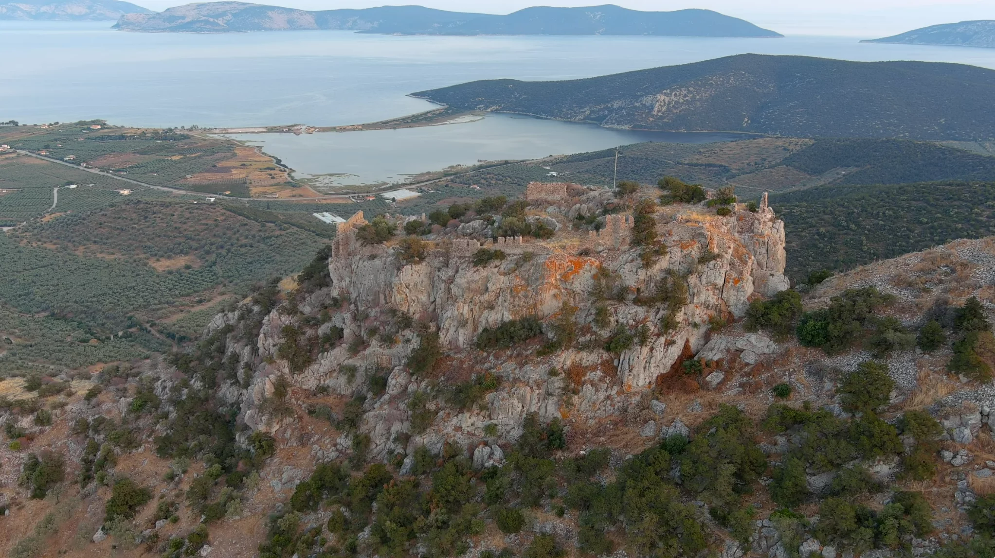 Όταν η ωραία πριγκιποπούλα έπεσε από το βράχο της Θερμησίας για να μην την πιάσουν οι Τούρκοι