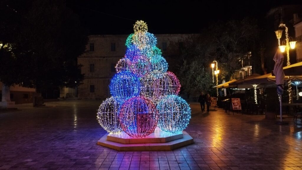 Χριστουγεννιάτικος στολισμός 2024 στο Ναύπλιο