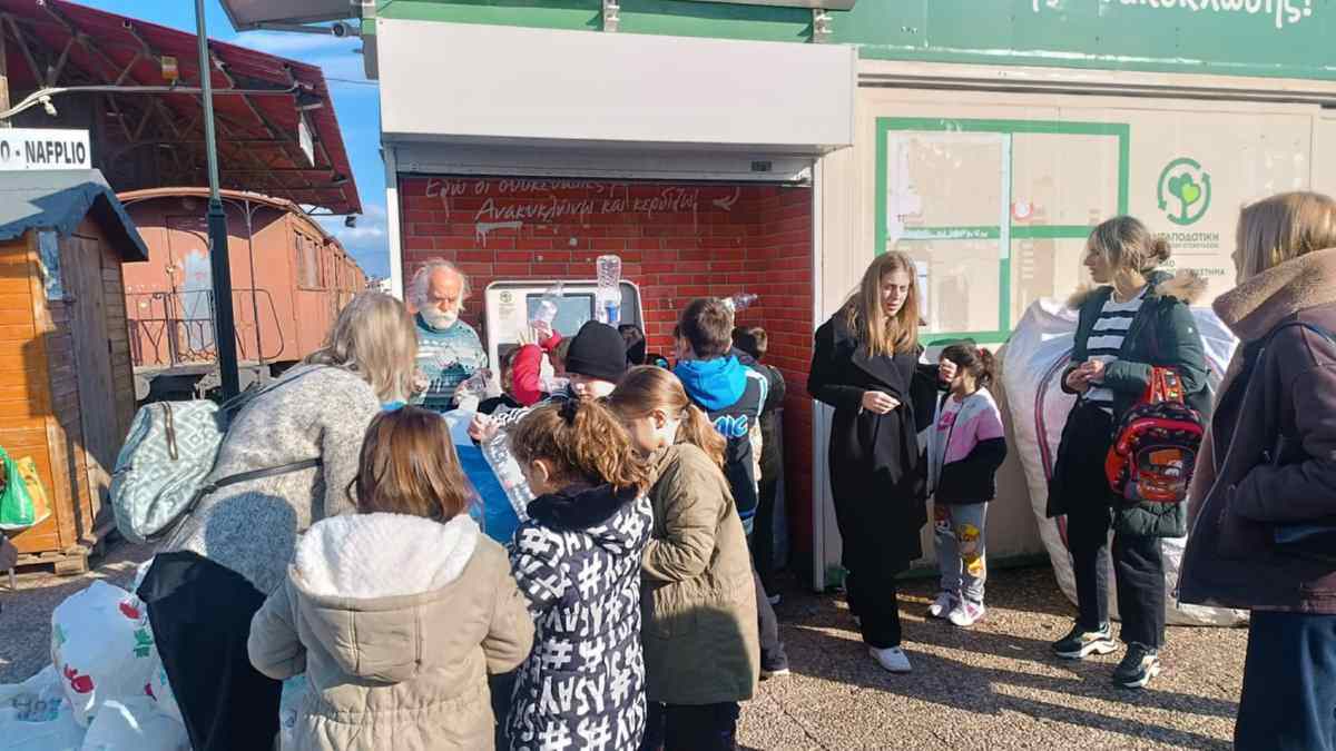 Ναύπλιο: 5.549 μπουκάλια από το Δημοτικό Σχολείο Σκαφιδακίου