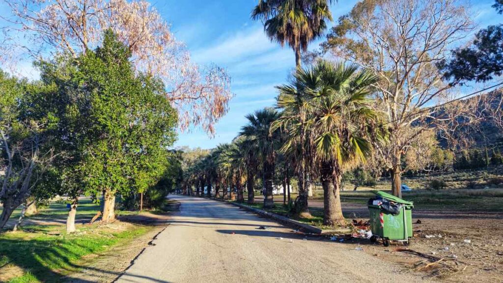 Καραθώνα σκουπίδια χειμώνας