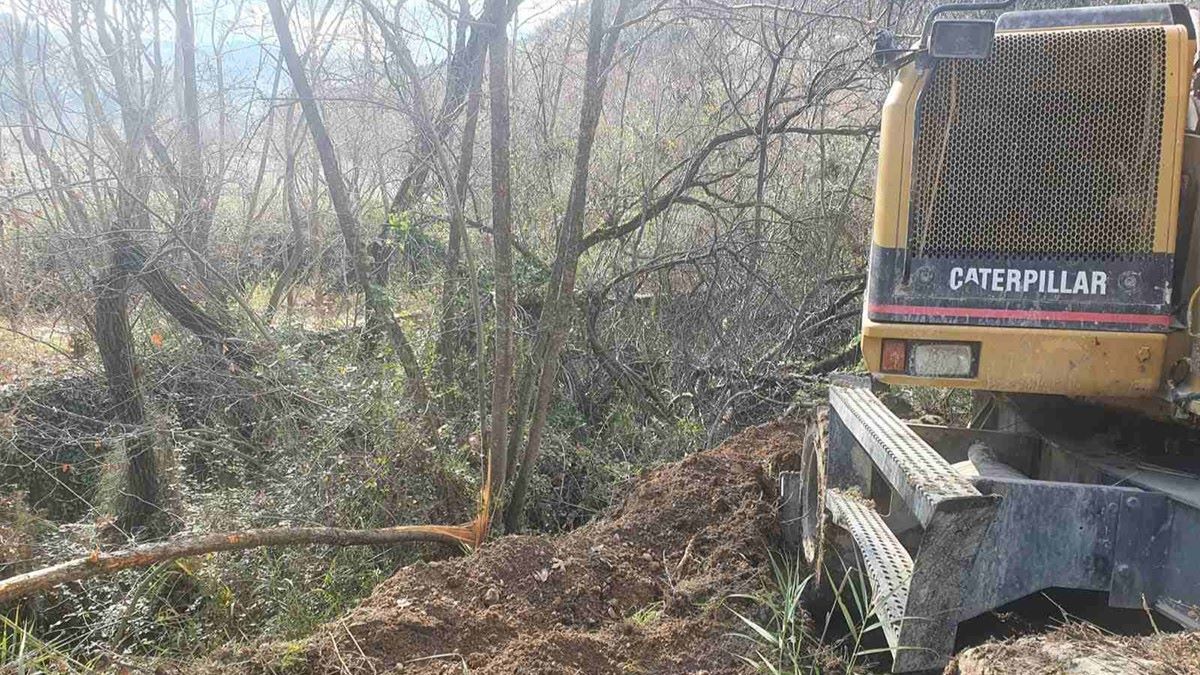 Κορινθία: Σε εξέλιξη βρίσκεται ο καθαρισμός της αρδευτικής διώρυγας του ΑΟΣΑΚ