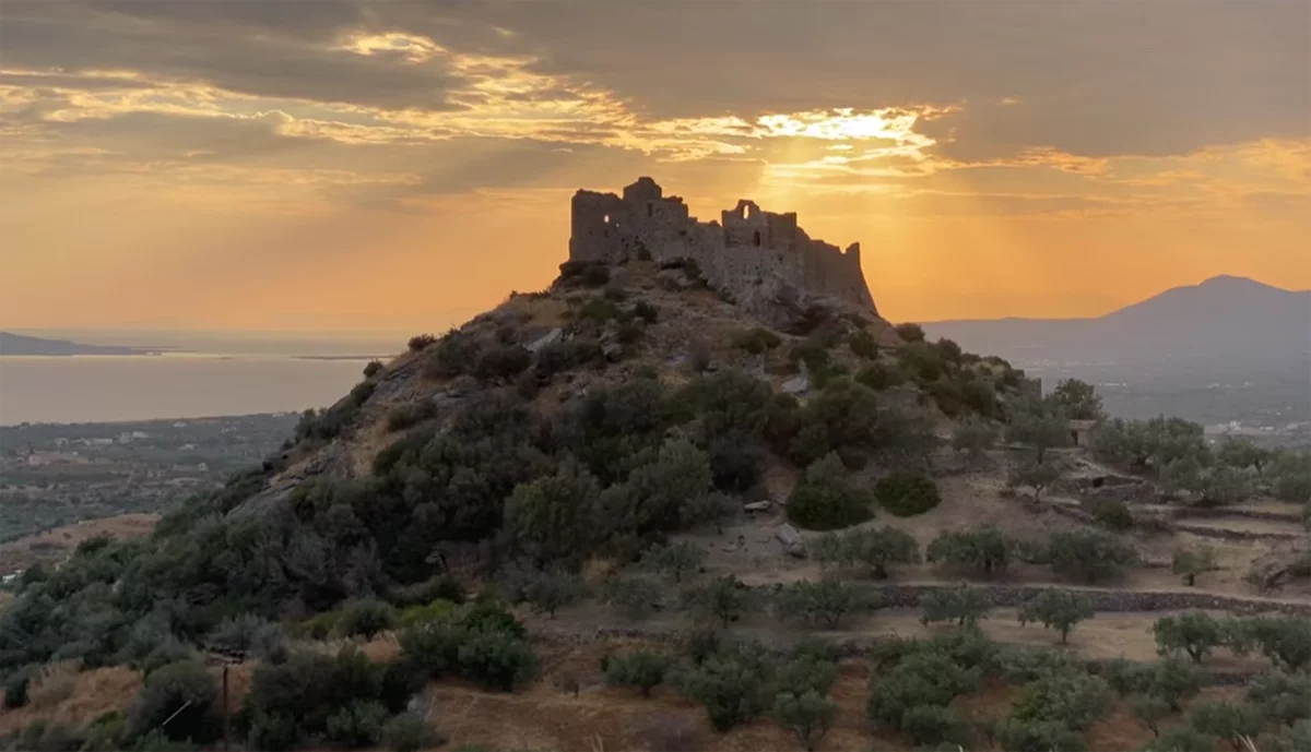 Το άγνωστο κάστρο με τη μαγευτική θέα που αγναντεύει τον Λακωνικό κόλπο