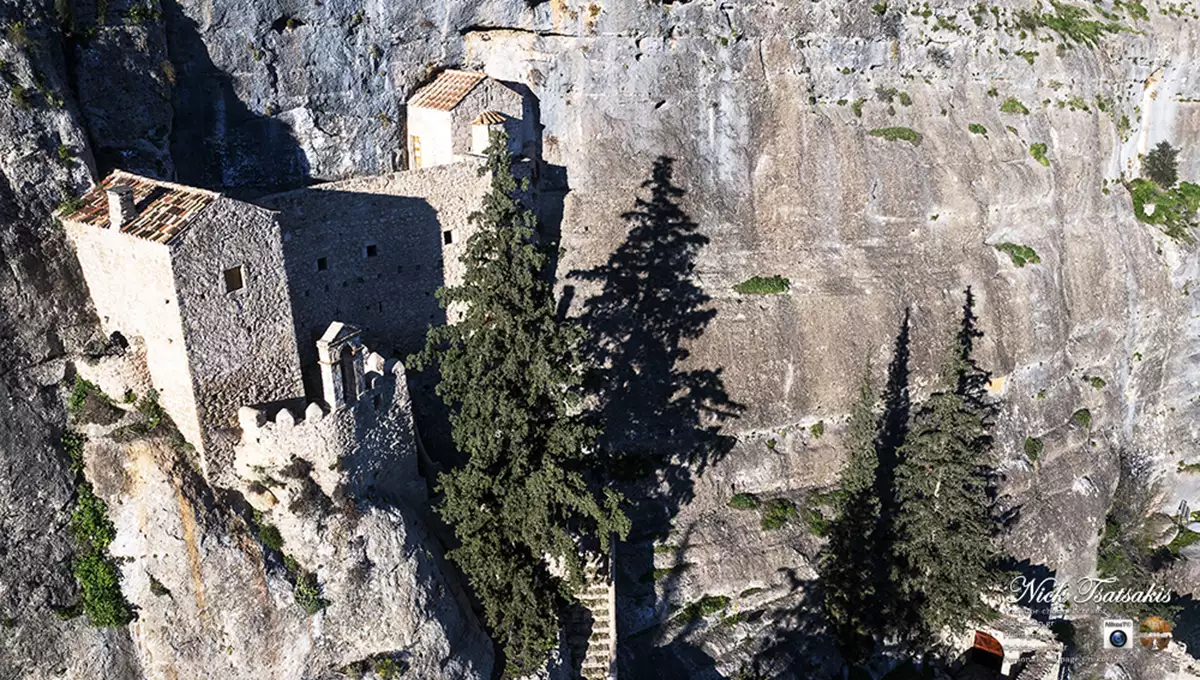 Μια μοναδική εμπειρία κατάνυξης και αρχιτεκτονικής στη Νεμέα