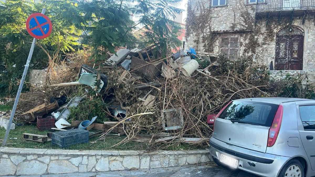 Ναύπλιο: Σκουπίδια, μπάζα και ένα κλιματιστικό –Τί βλέπουν οι υπάλληλοι καθαριότητας πριν ξημερώσει