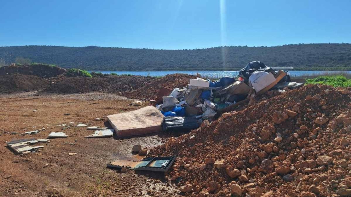 Βιβάρι: Σκουπιδότοπος στη λιμνοθάλασσα απειλεί το οικοσύστημα