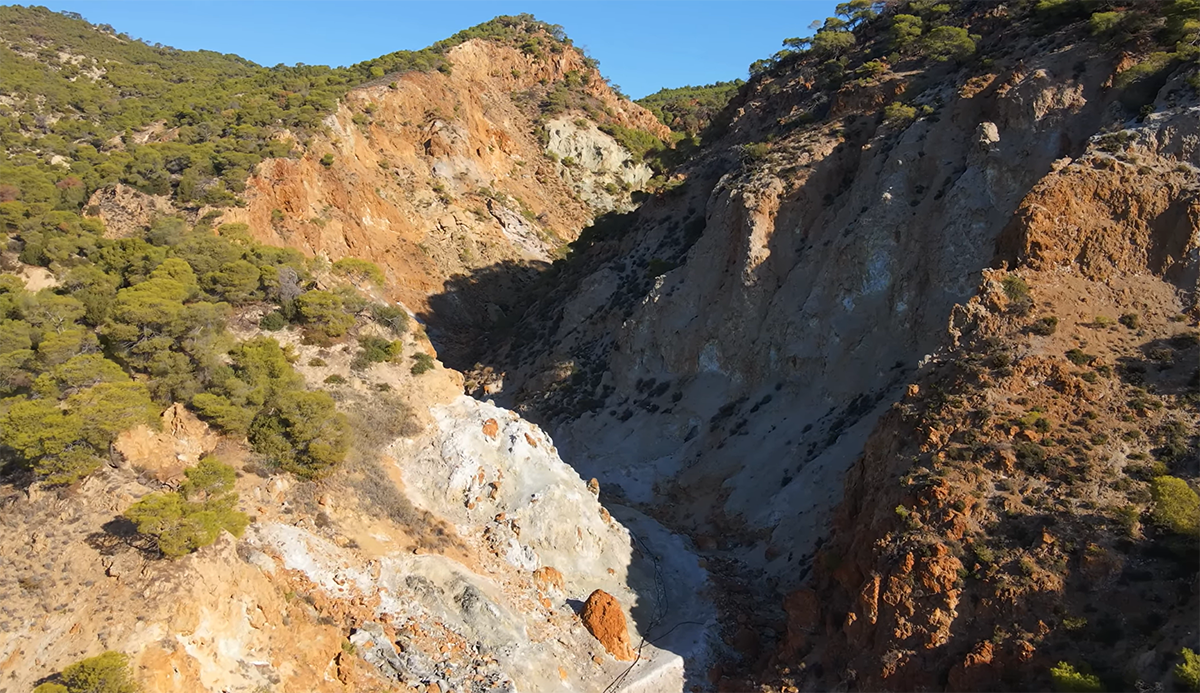 Το άγνωστο ηφαίστειο της Πελοποννήσου που αναβλύζει θειάφι