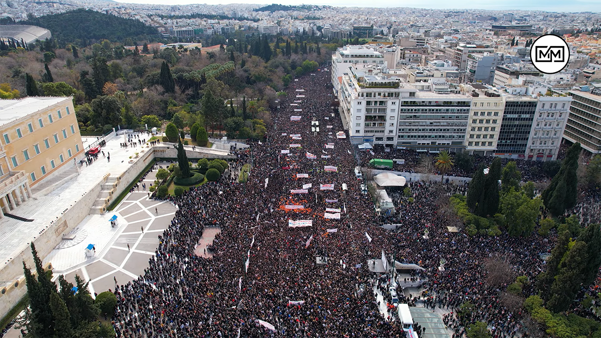 Ανατριχιαστικό βίντεο από την ιστορική συγκέντρωση για τα Τέμπη στο Σύνταγμα