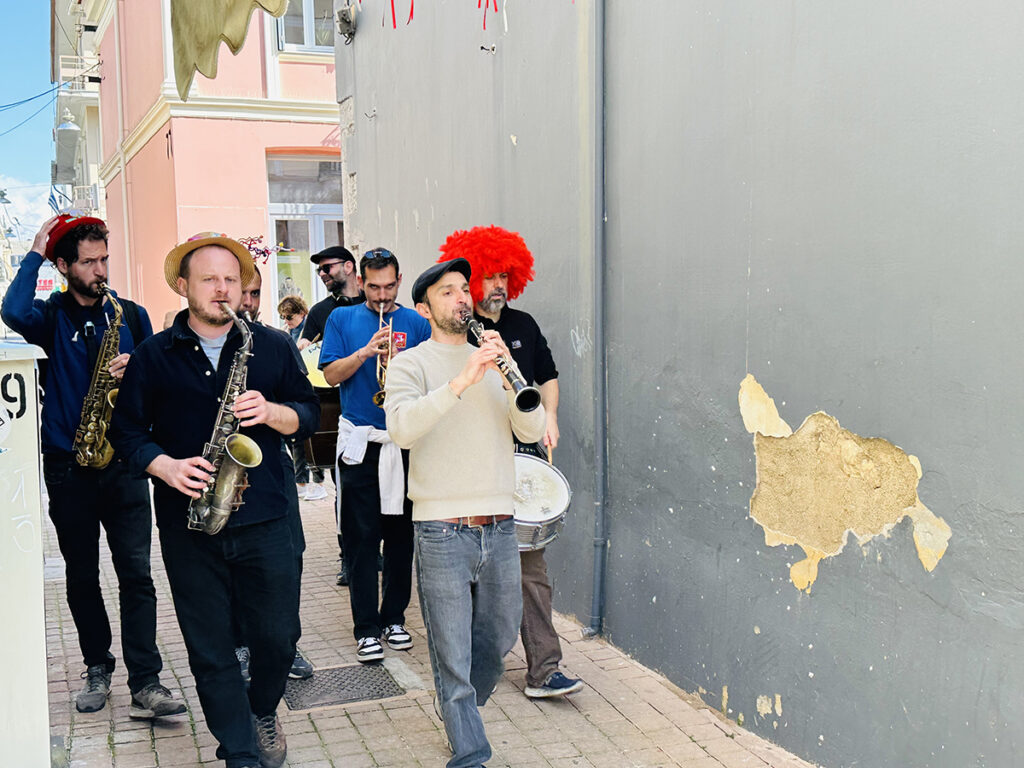 street band banda calda στο Άργος