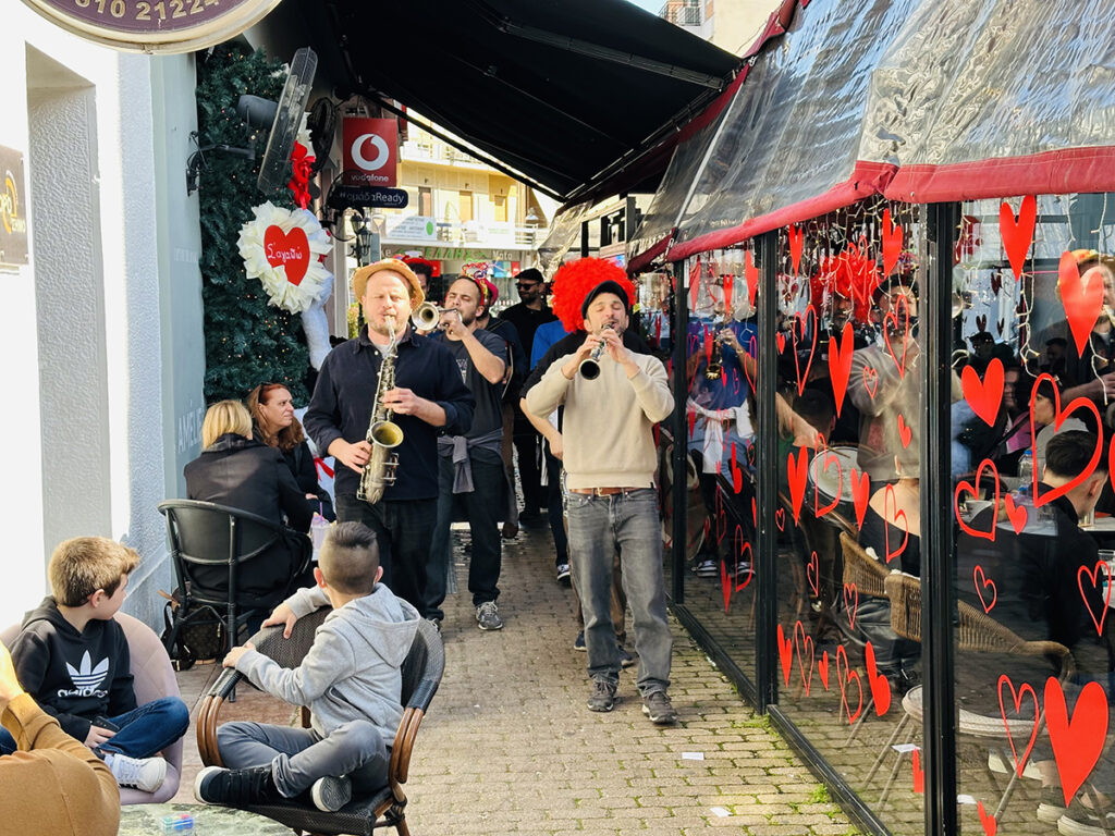 street band banda calda στο Άργος