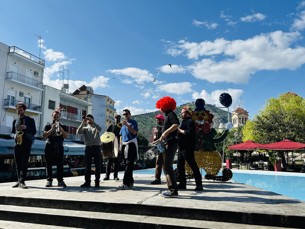 street band banda calda στο Άργος