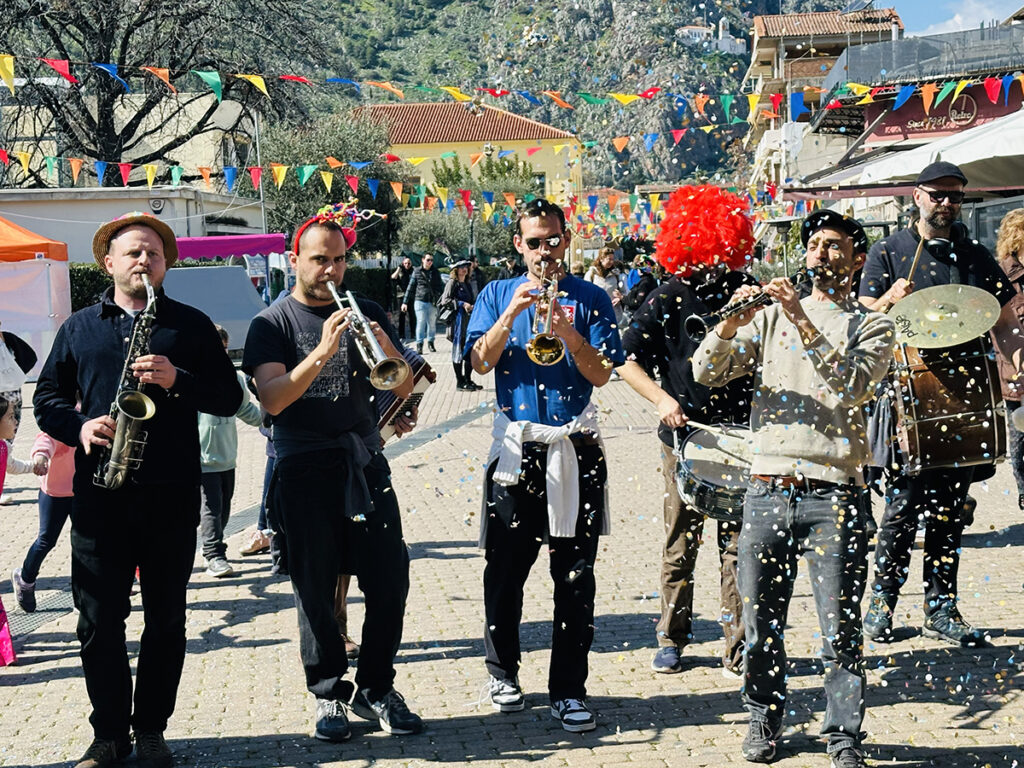 street band banda calda στο Άργος