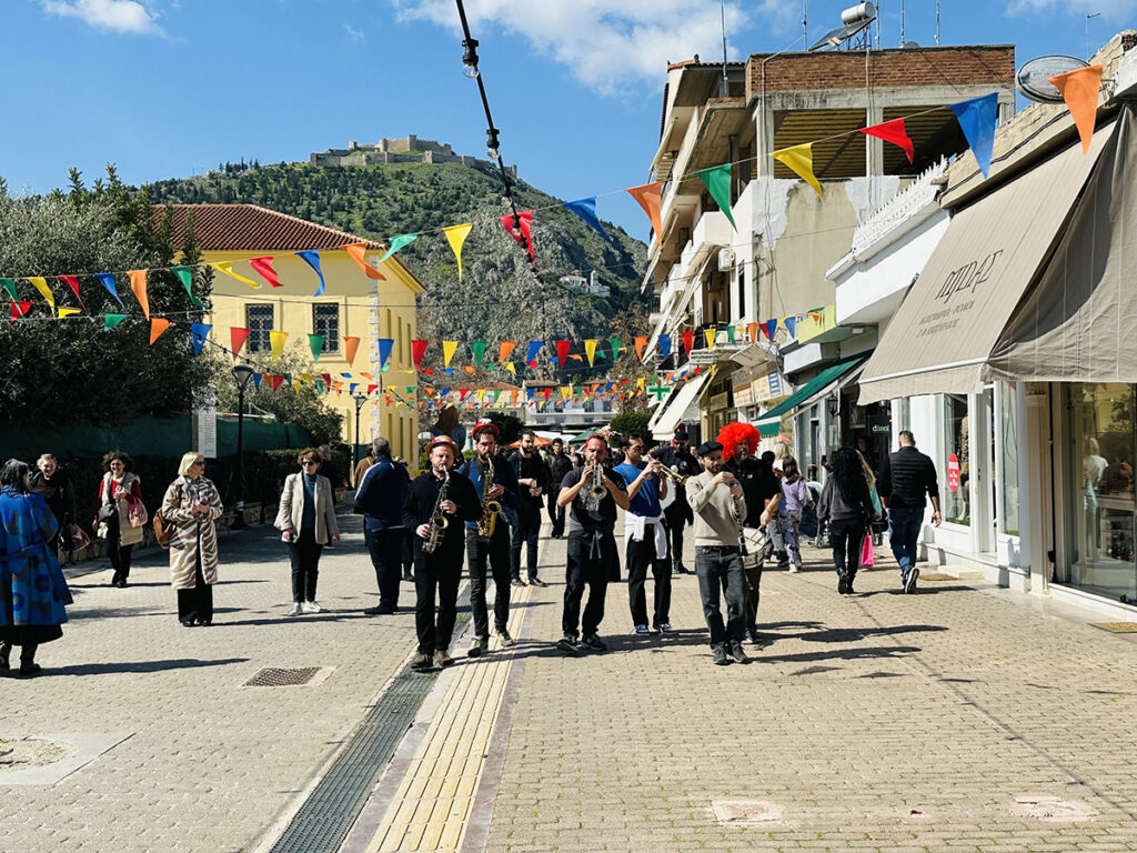 street band banda calda στο Άργος