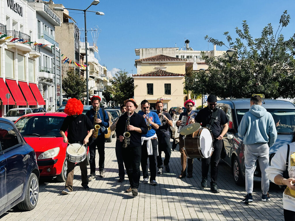 street band banda calda στο Άργος