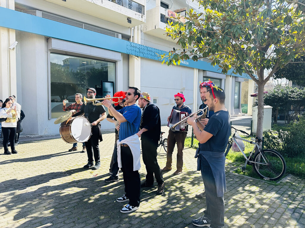 street band banda calda στο Άργος